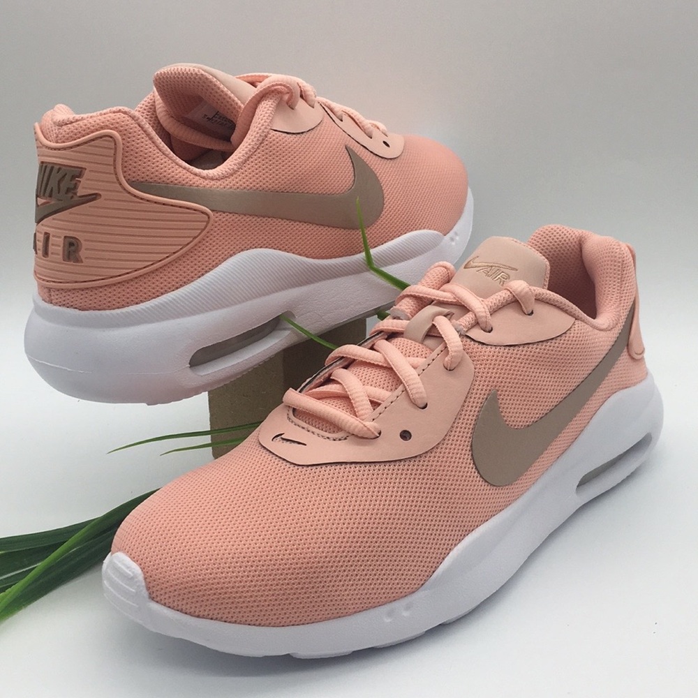 Nike Women's Air Max Oketo - Picture 4 of 8